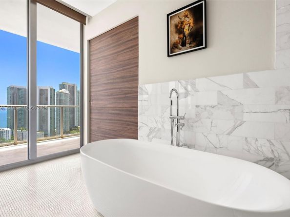 3470 E Coast Ave PH207, Miami FL 33137