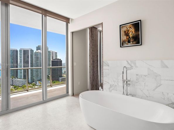 3470 E Coast Ave PH207, Miami FL 33137