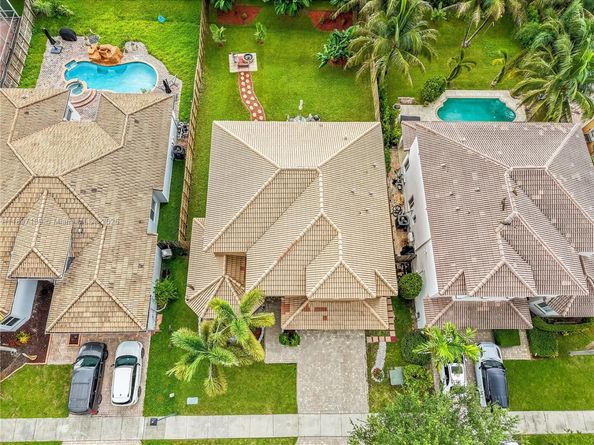 1884 SE 19th St, Homestead FL 33035