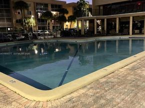 17000 NW 67th Ave 437, Hialeah FL 33015