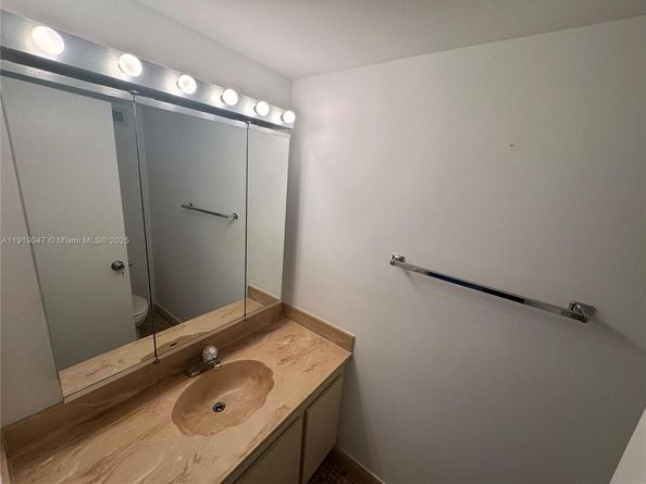 2500 Parkview Dr 1109, Hallandale Beach FL 33009