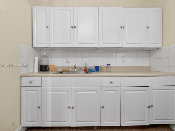 341 S Biscayne River Dr, Miami FL 33169