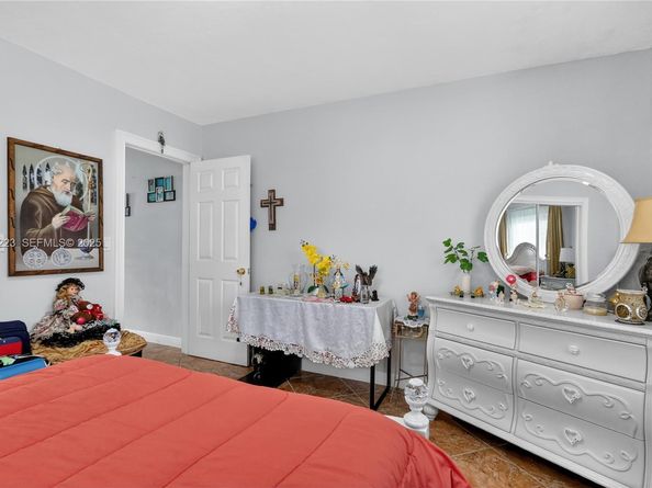 341 S Biscayne River Dr, Miami FL 33169