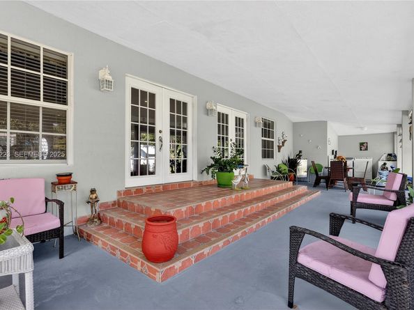 341 S Biscayne River Dr, Miami FL 33169