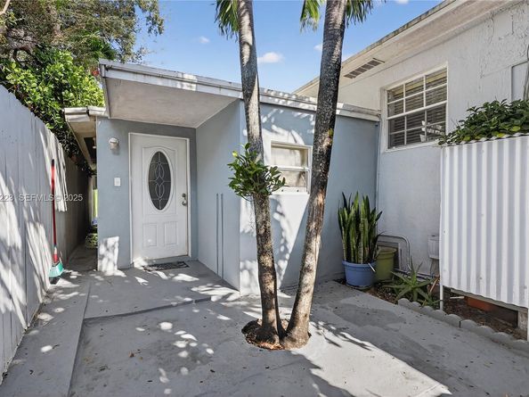 341 S Biscayne River Dr, Miami FL 33169