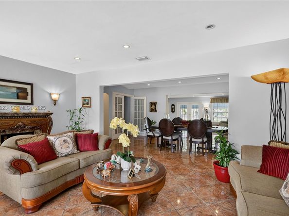 341 S Biscayne River Dr, Miami FL 33169