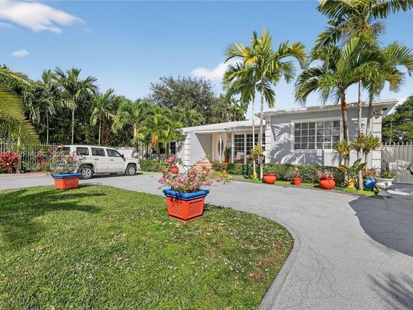 341 S Biscayne River Dr, Miami FL 33169