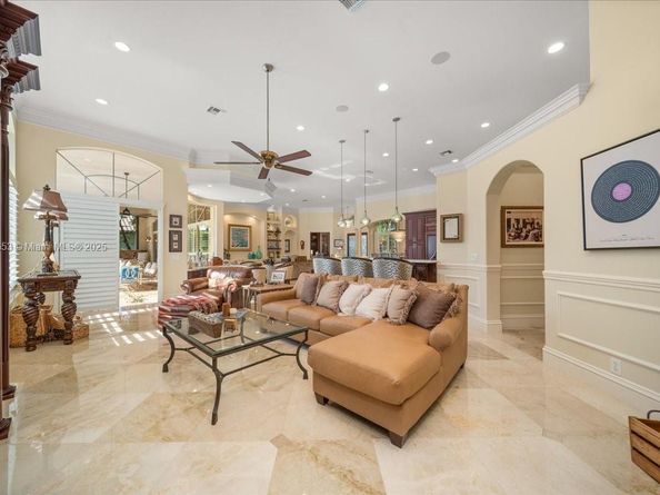 125 Dockside Cir, Weston FL 33327
