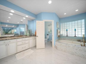 125 Dockside Cir, Weston FL 33327