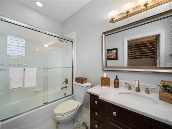 125 Dockside Cir, Weston FL 33327