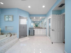 125 Dockside Cir, Weston FL 33327