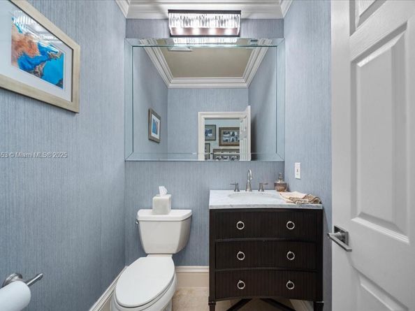 125 Dockside Cir, Weston FL 33327