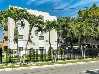 1337 NW 1st St