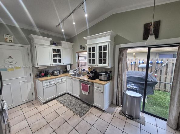 10640 NW 32nd St, Sunrise FL 33351