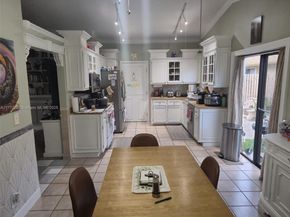 10640 NW 32nd St, Sunrise FL 33351