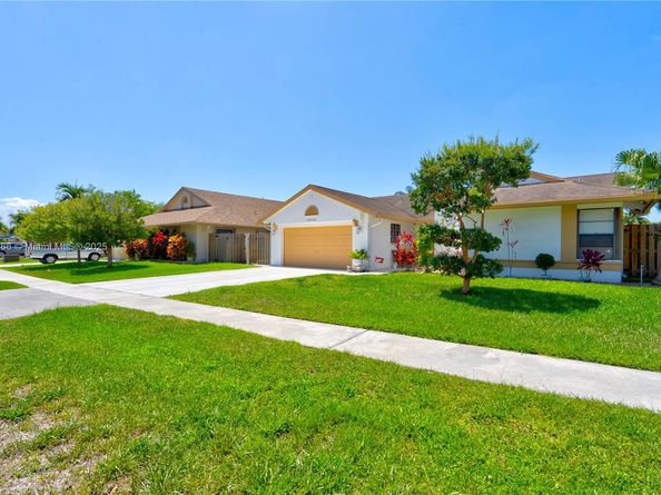 10640 NW 32nd St, Sunrise FL 33351