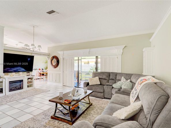 10640 NW 32nd St, Sunrise FL 33351