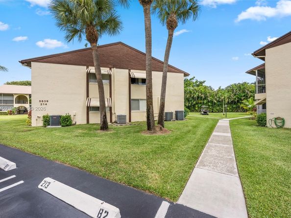 5839 La Pinata Blvd C2, Green Acres FL 33463