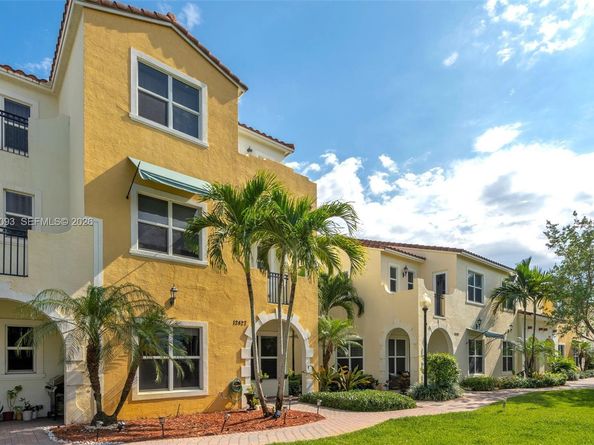 12427 NW 18th Ct, Pembroke Pines FL 33028