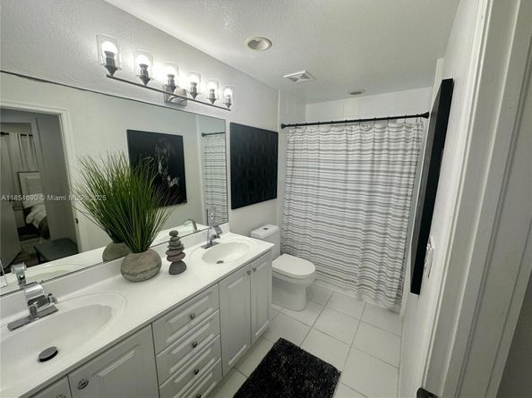 11 NE 151st St, Miami FL 33162