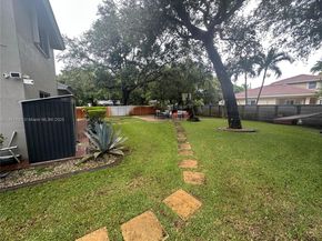 11 NE 151st St, Miami FL 33162