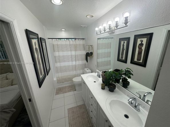 11 NE 151st St, Miami FL 33162