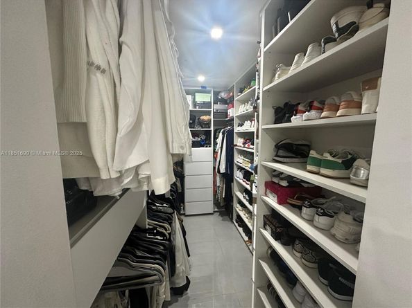 11 NE 151st St, Miami FL 33162