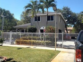 11 NE 151st St, Miami FL 33162