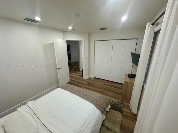 11 NE 151st St, Miami FL 33162