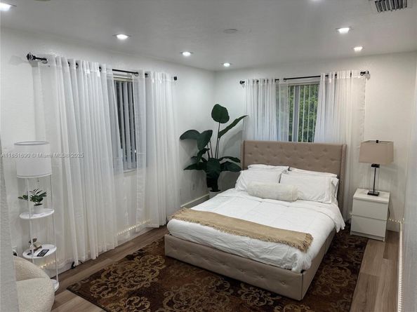 11 NE 151st St, Miami FL 33162