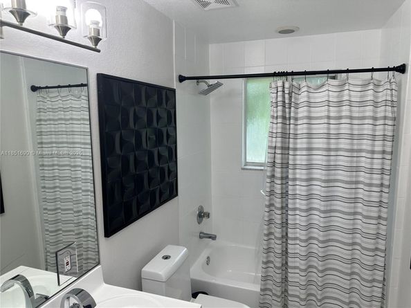 11 NE 151st St, Miami FL 33162