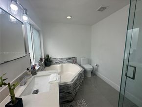 11 NE 151st St, Miami FL 33162