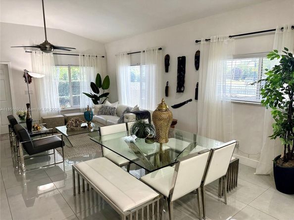 11 NE 151st St, Miami FL 33162