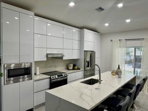 11 NE 151st St, Miami FL 33162