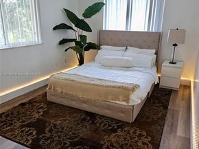 11 NE 151st St, Miami FL 33162