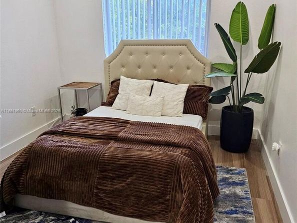 11 NE 151st St, Miami FL 33162