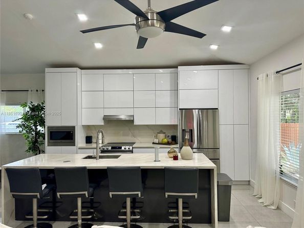 11 NE 151st St, Miami FL 33162