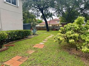 11 NE 151st St, Miami FL 33162