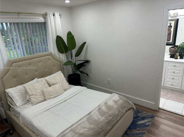 11 NE 151st St, Miami FL 33162