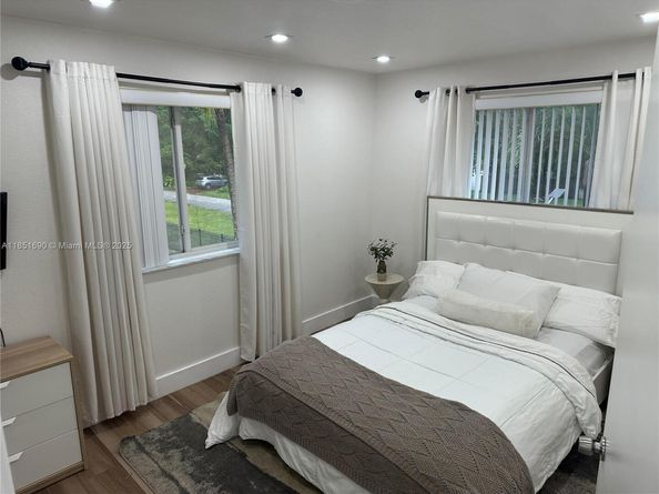 11 NE 151st St, Miami FL 33162