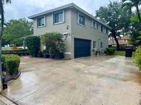 11 NE 151st St, Miami FL 33162