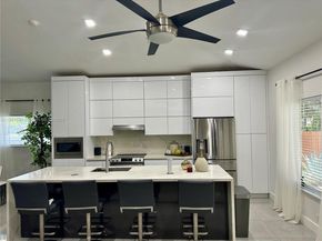 11 NE 151st St, Miami FL 33162