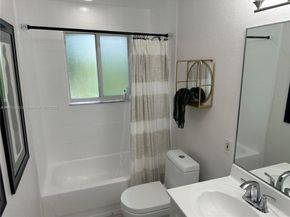 11 NE 151st St, Miami FL 33162