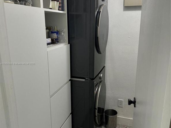 11 NE 151st St, Miami FL 33162