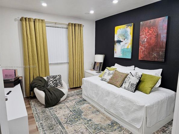 11 NE 151st St, Miami FL 33162