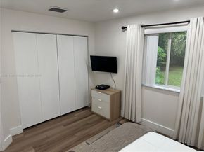 11 NE 151st St, Miami FL 33162