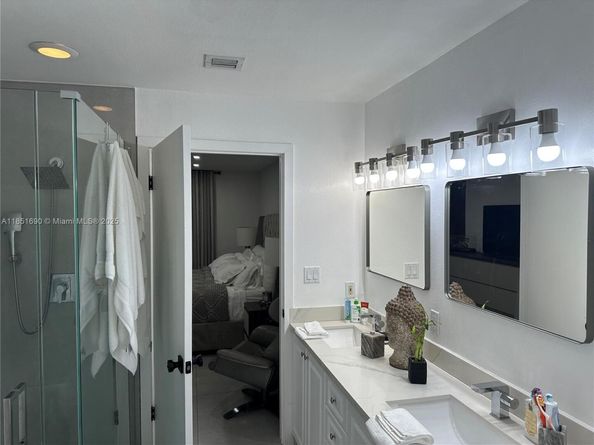 11 NE 151st St, Miami FL 33162