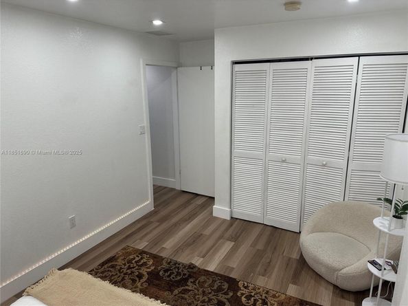 11 NE 151st St, Miami FL 33162