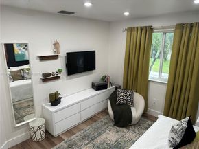 11 NE 151st St, Miami FL 33162