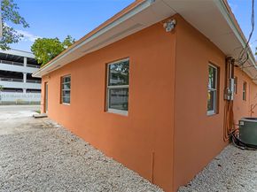 988 NW 10th St, Hallandale Beach FL 33009